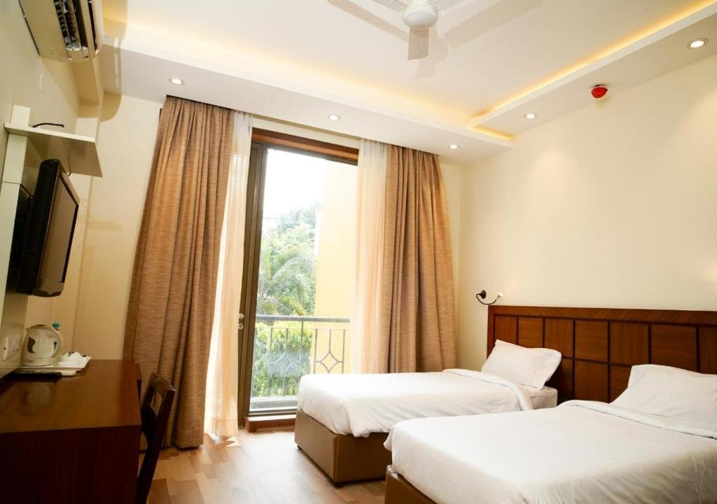 Superior Deluxe Twin Room with Balcony